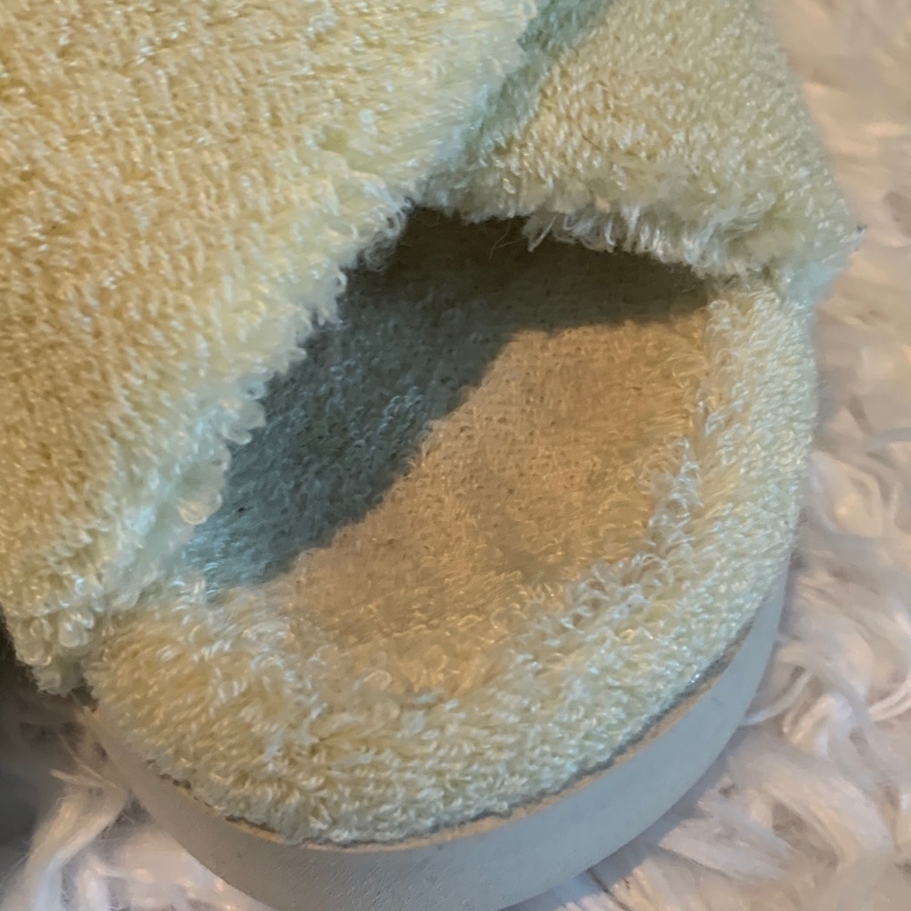 UGG yellow Plush Slippers - Picture 9 of 11